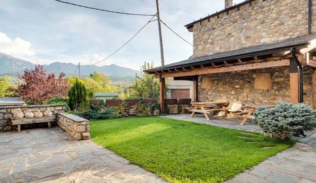 Cal Cente - Casa de Muntanya amb Jardí Compartit