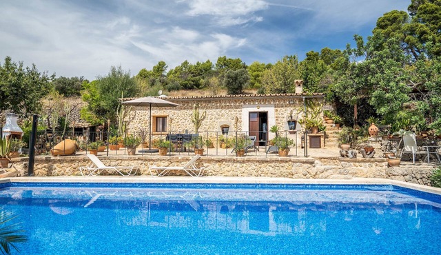 CAN PULIT - finca romántica con piscina y vistas