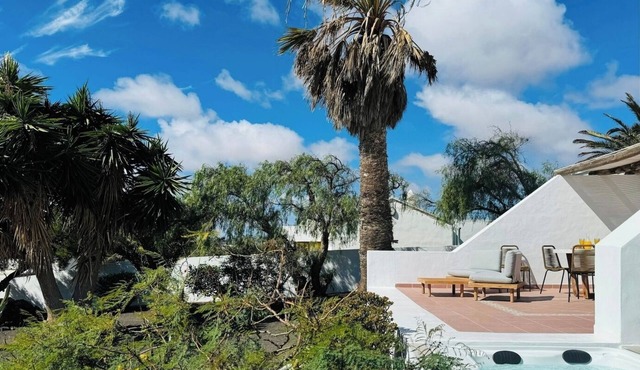 Canaryislandshost l Las Palmeras