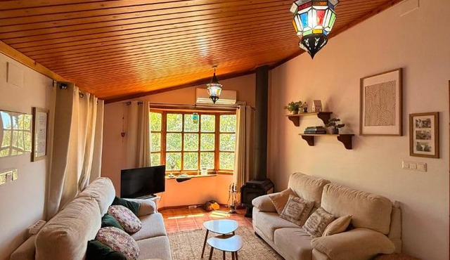 Casa Castaño - Chalet con patio y piscina de temporada