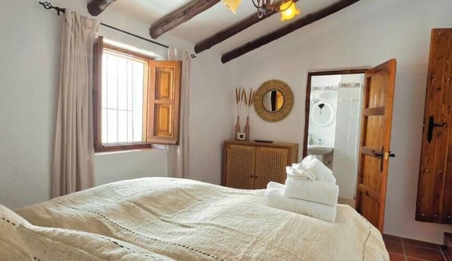 Casa Colonia Sud: Vacation Home in the Heart of the White Mountain Village of Canillas de Aceituno