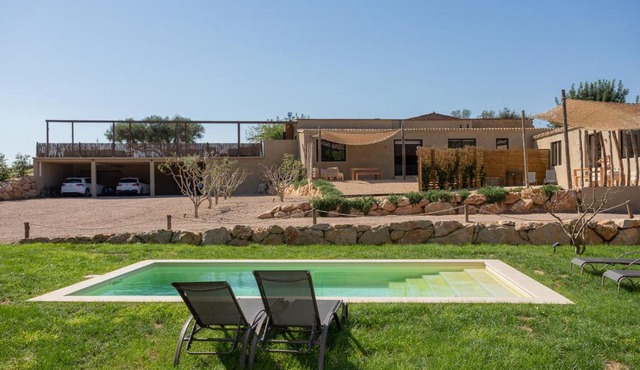 Casa de campo Masos de Pals con parking y piscina