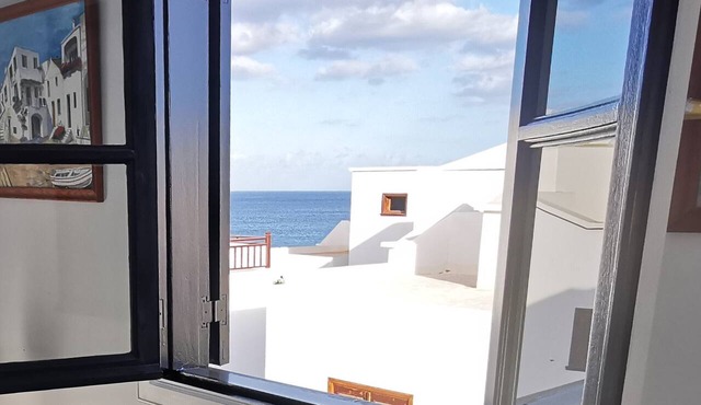 Casa Dubai – Bungalow Right on the Beach Playa de la Concha Pool Fiber-Optic Wi-Fi