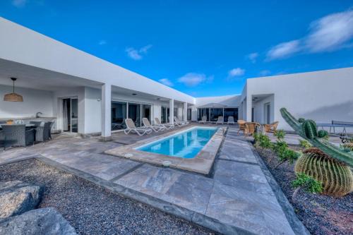 Casa Eden - Pool, Play Room and Ping-pong By Lanzarote Vacation Homes