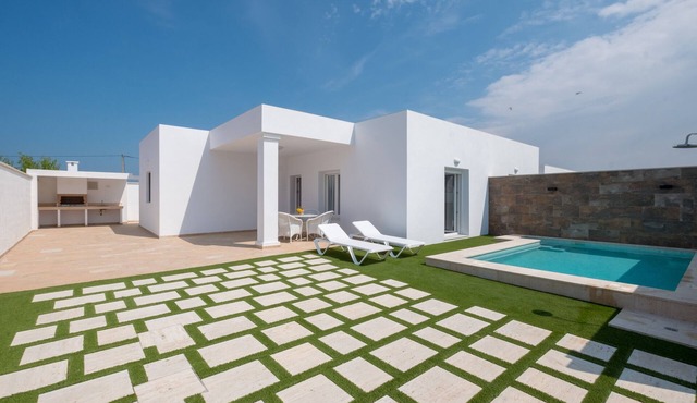 Casa El Palmar 2 with Private Pool and Garden - Beach 250m Away