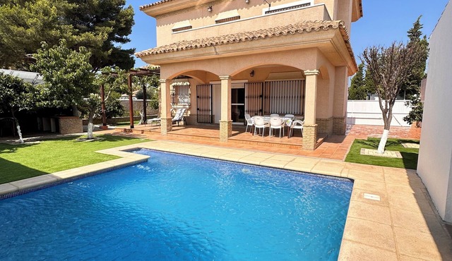 CASA FRANCISCO: A villa just 500 meters from a natural park, in a quiet area.
