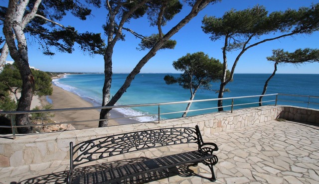 Casas Blancas 13, Parc Mont-roig
