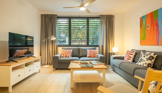 Charming 2 Bedroom Apartment with FREE PARKING close to Torre del Oro by Ocityzen
