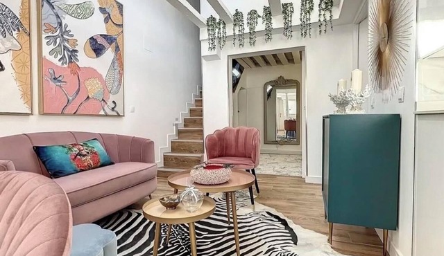 Chic Penthouse with Urban Charm & Rooftop