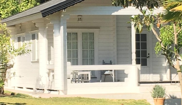 Comfortable chalet in a superb garden 5 minutes from the beach.