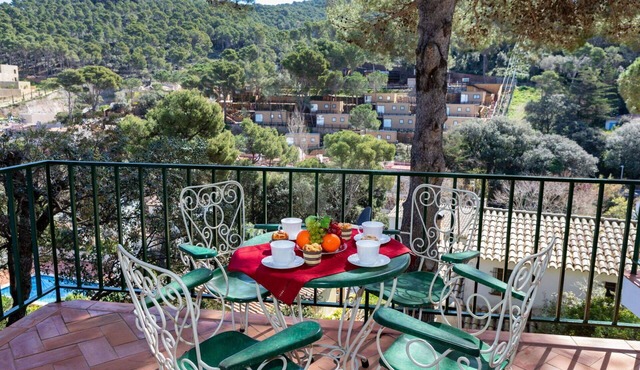 Cosy apartment for 4 people with WIFI, TV and balcony