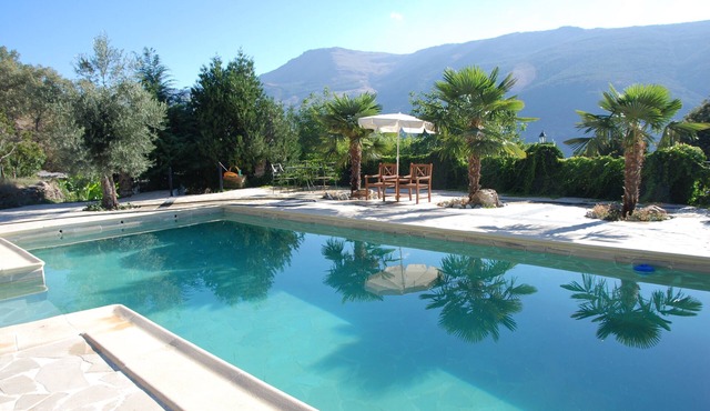 Country cottage for 4 with large swimming pool in Sierra Nevada National park.
