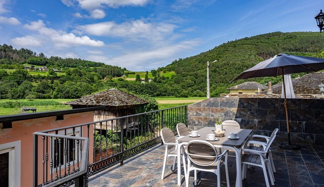 Country House La Calea with Mountain Views, Private Garden, and Wi-Fi