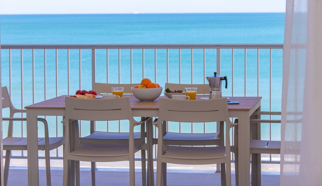 Cullera Beachfront Terrace Apartment