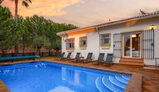 Discover Competa: 3-bed villa with private heated pool
