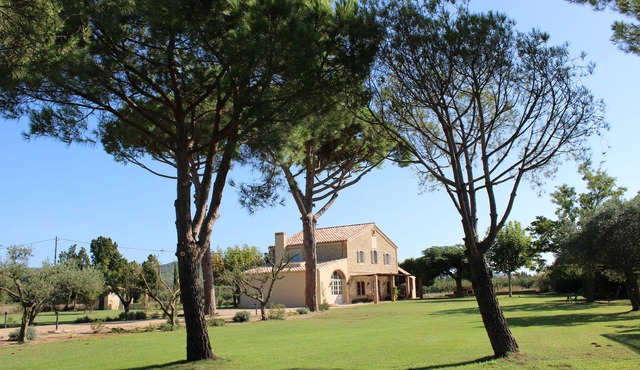 Discover the Costa Brava from this quietly located elegant casa rural with pool