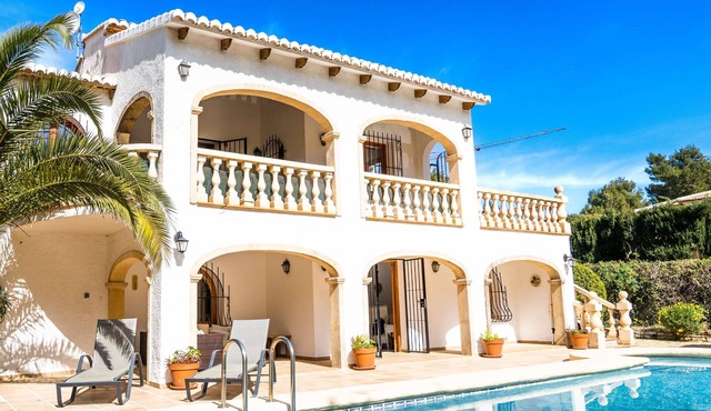 Enzo is a large imposing 5-bedroom villa. With a large private pool (12m x 6m)
