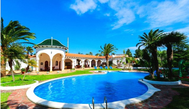 Villa Balneari Resort. Vacaciones en Familia y amigos Piscina Tenis Golf, Futbol