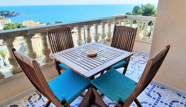 Family apartment with pool, garden, and terraces - Llançà