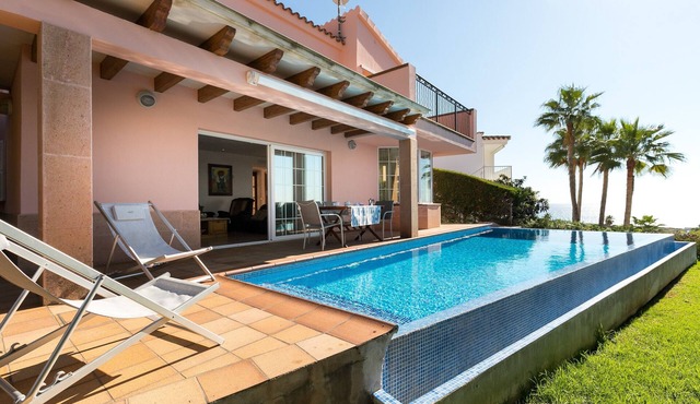 Family-friendly Villa Mirador with Sea View, Wi-Fi, Balcony, Garden, Terraces & Pool