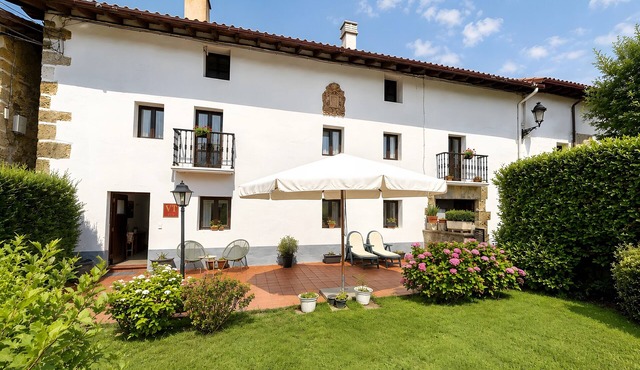 Family Villa Uitzenea with Garden, Near San Sebastián and Pamplona