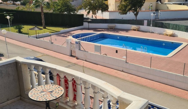 Gorgeous 3 Bed En-Suite, Huge Roof Terrace overlooking Pool and La Marquesa Golf