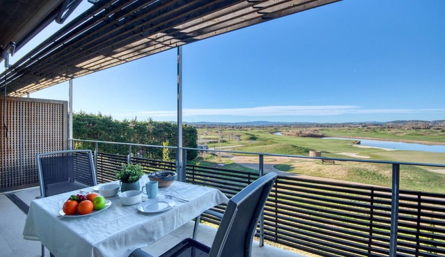 GUALTA GOLF: Charming apartment located within the Empordà Golf of Gualta.