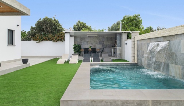 Guest House 'Jazmin' with Private Pool, Wi-Fi and Air Conditioning