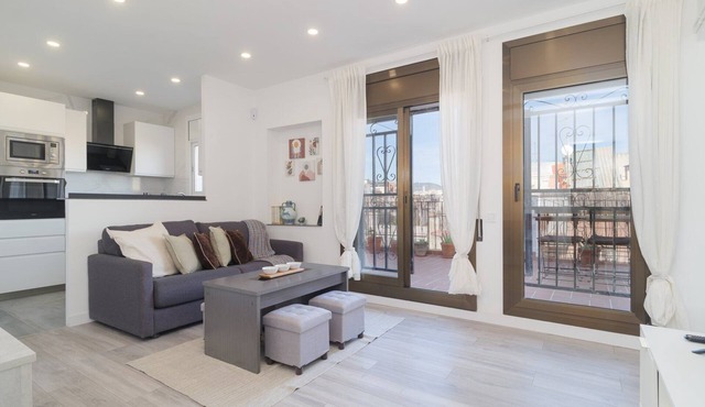 Guest Ready ‑ Bright & Stylish Flat w/3 Terraces