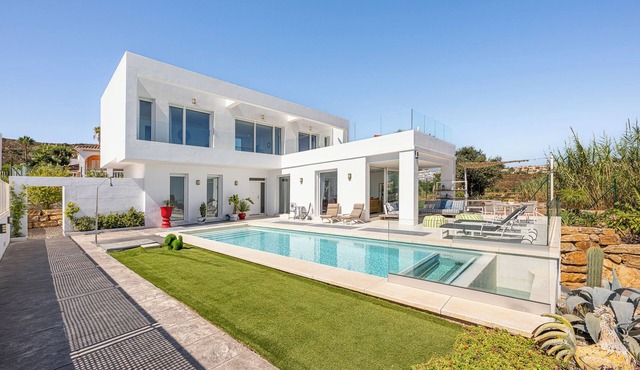 Heated Pool Villa/Sea & Gibraltar View