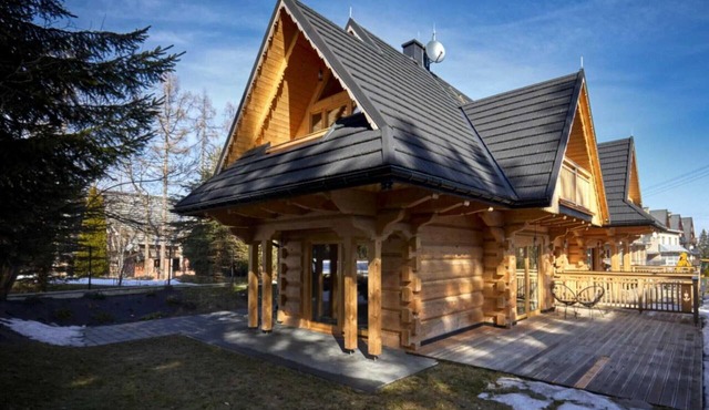Highlander-style holiday villa in Zakopane