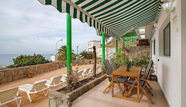 Holiday Apartment 'Casa Los Veleros F1' with Sea View, Wi-Fi & Air Conditioning