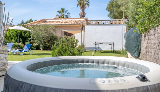 Holiday Home 'Cozy Little House Close To The Sea' with Private Terrace, Wi-Fi and Air Conditioning