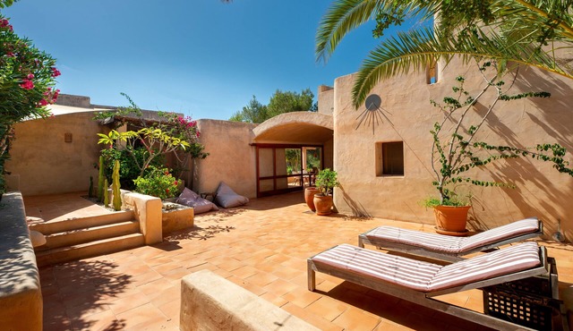 Holiday Home "Sa Paret Nova" with Sea View, Private Garden & Wi-Fi