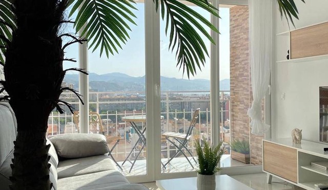 Holidays2Malaga Princesa 3 bedrooms with city views & terrace 200m from beach