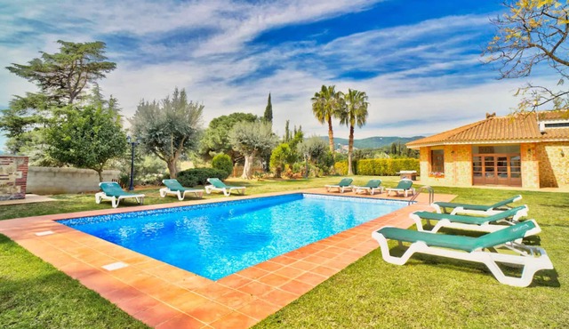 Homerez - Big villa 1 km away from the beach for 16 ppl. with swimming-pool