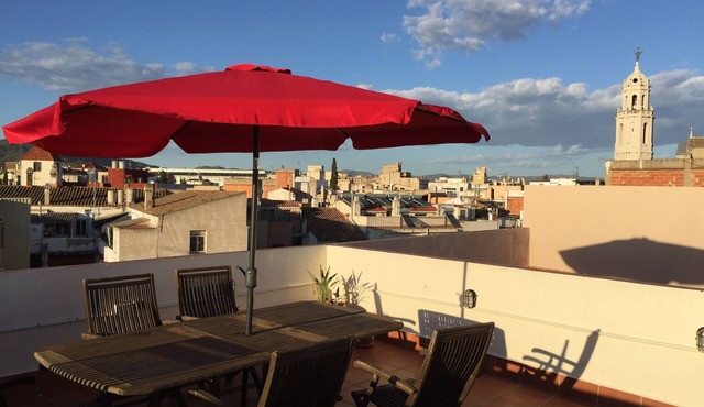 Inviting 2-Bed Apartment in Vilanova i la Geltrú