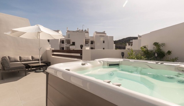Jardines - Tabor 3.3 PENTHOUSE WITH JACUZZI & POOL VIEW 2B