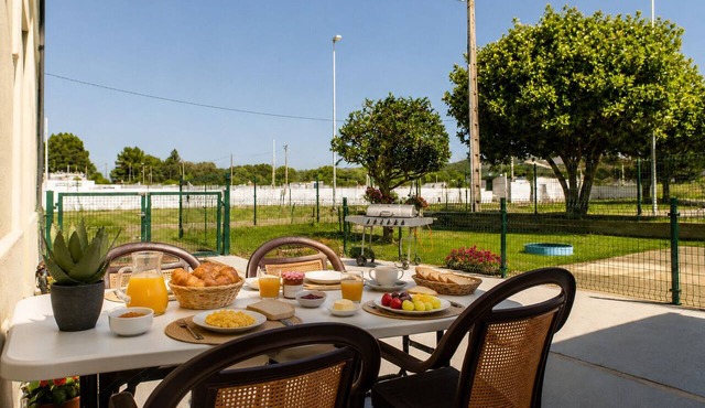La Oca: Holiday Home for 4 with a Patio Near Navia's Beaches