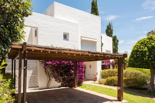 Luxury Golf Beach Villa in Guadalmina Baja Pool