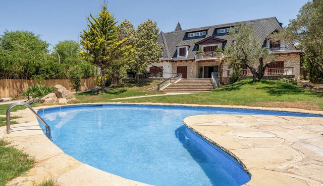 Manor House with Pool · Garraf Natural Park · Sleeps 15