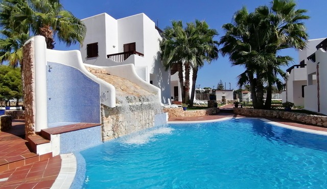 Marina dór IV, house 5, wifi 5 bedrooms, community pool, beach 300m away