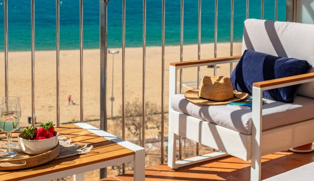 Modern Air-Conditioned Apartment Facing Beach in Palamós