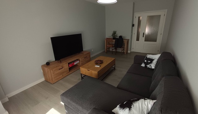Modern apartment. Quiet area and connected to the center of Logroño.
