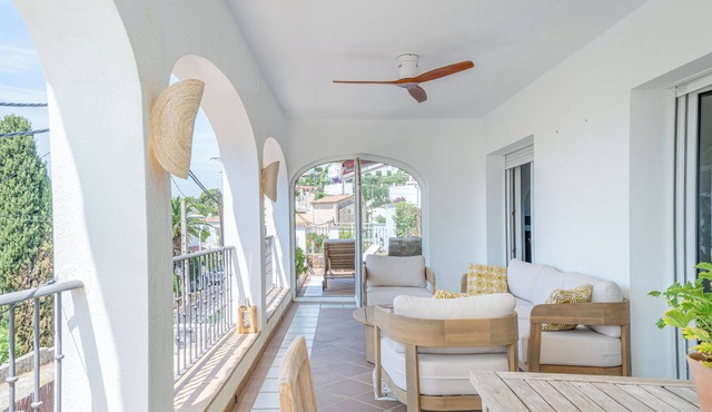 New! Magnificent sea view, near Cadaqués, swimming pool, for 8-12 people