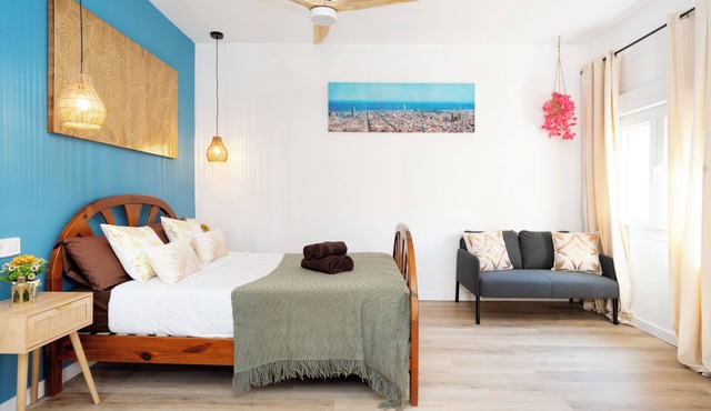 New studio 20' Bcn Center/10' walk to the beach/15' Forum Bcn/balcony
