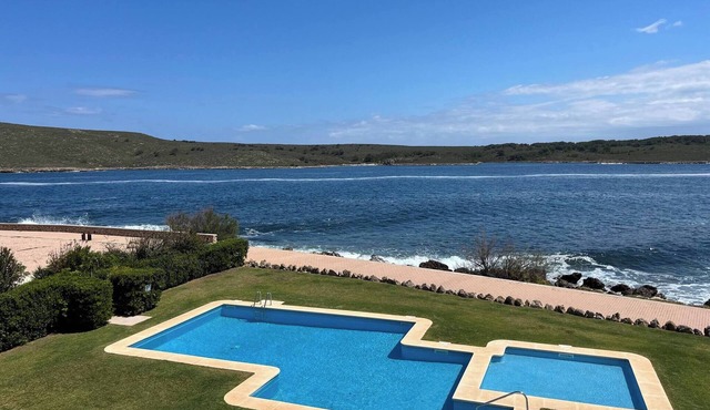 Pool and sea views in Fornells