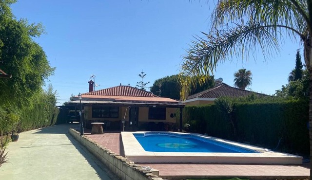 private double room in country house with pool, Seville