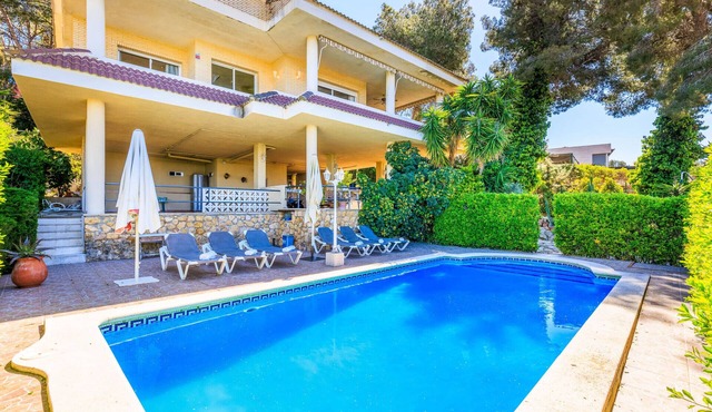 Private Pool & Stunning Mountain Views
