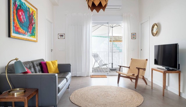 Quiet 3-Bedroom Apartment with a Terrace in Los Remedios